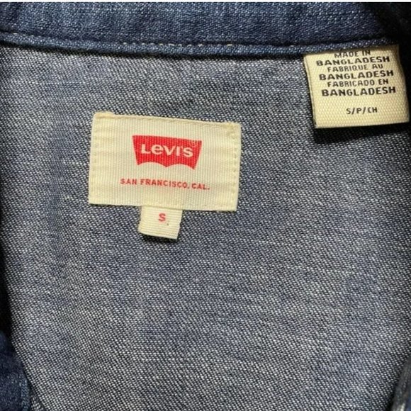 Levi's Cropped Trucker Long Sleeve Denim Shirt Pearl Snap Buttons Size Small - Picture 6 of 6